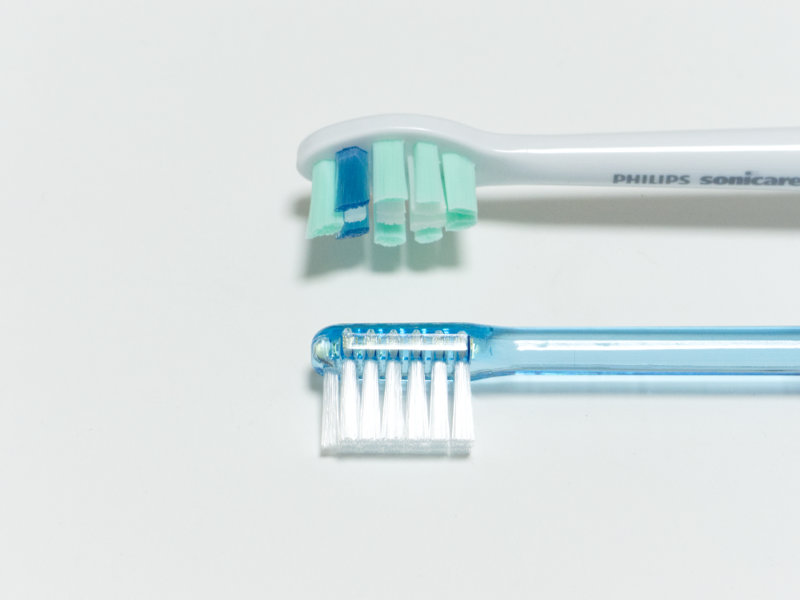 Philips ソニッケアー 「クリーンプラス」ブラシと歯ブラシの比較