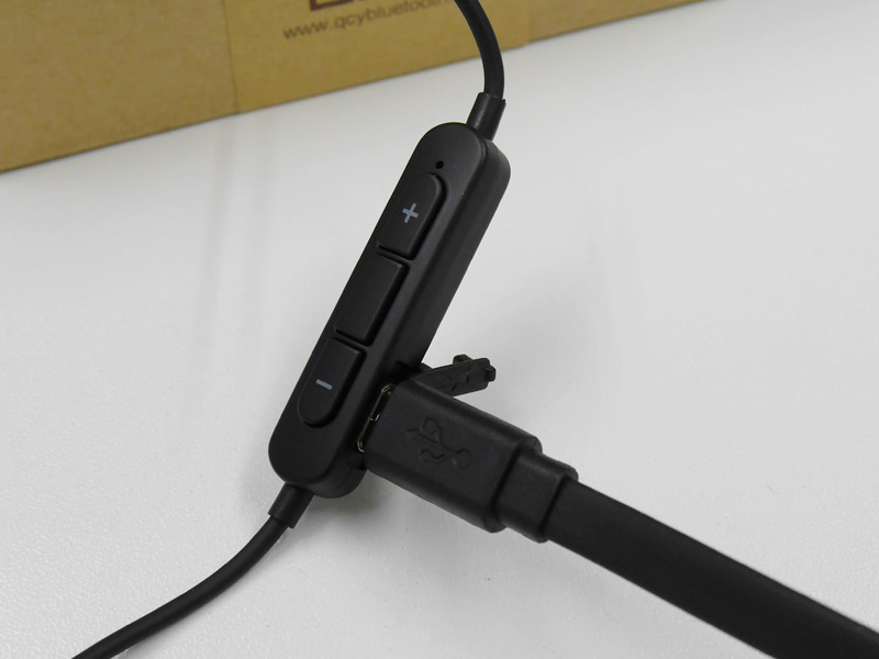 QCY QY19 リモコン-microUSBポート